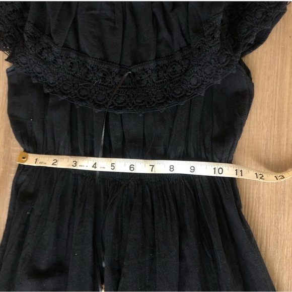 Elegant Black Off-Shoulder Dress - Picture 8 of 9